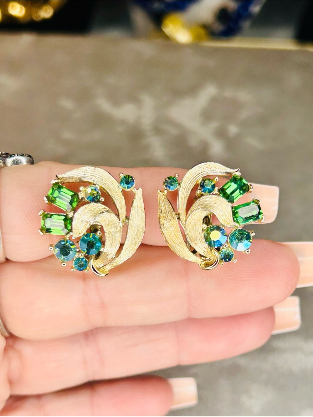 Signed Lisner Gold & Green Clip On Earrings